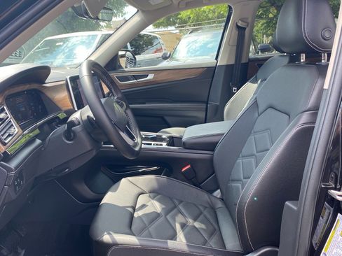 Certified 2026 Volkswagen Atlas SE w/ Panoramic Sunroof Package AWD/4WD image 12