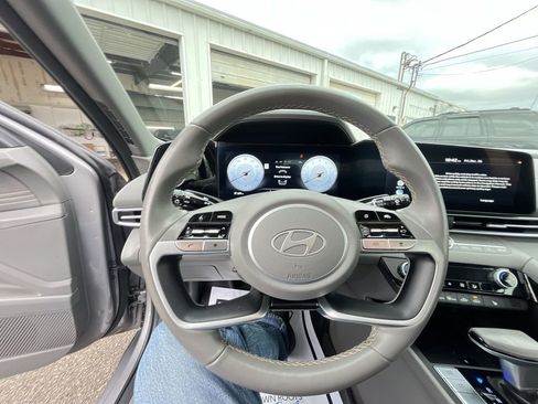 Used 2025 Hyundai Elantra SEL image 14