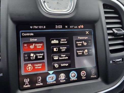 Used 2016 Chrysler 300 C image 12