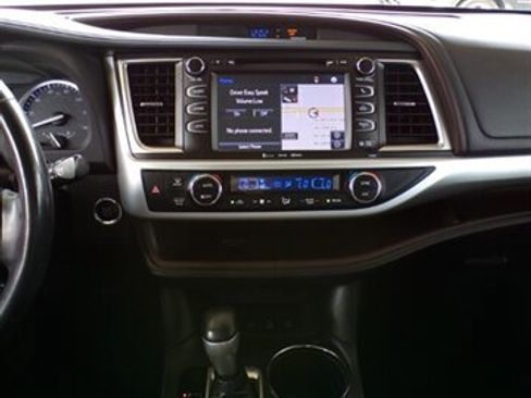 Used 2019 Toyota Highlander XLE image 39