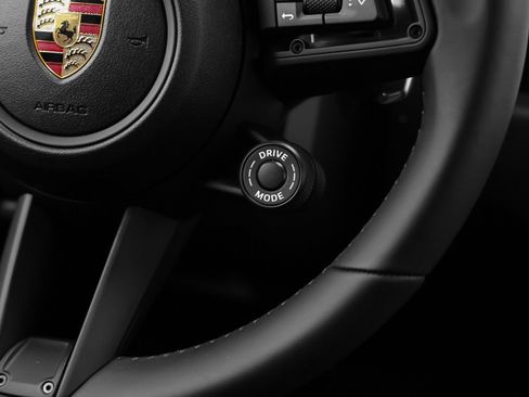 Certified 2026 Porsche Macan image 35