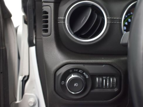 Used 2021 Jeep Wrangler Unlimited Sahara image 31