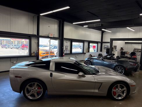 Used 2006 Chevrolet Corvette Coupe w/ Preferred Equipment Group RWD image 14