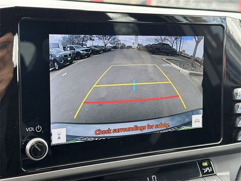 Used 2025 Toyota Camry SE image 17