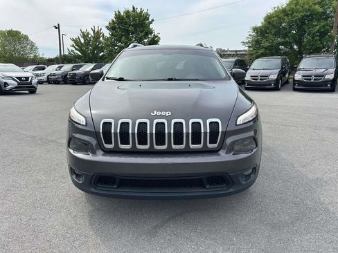 Used 2016 Jeep Cherokee Latitude AWD/4WD image 8