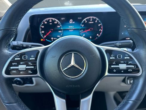 Used 2022 Mercedes-Benz GLB 250 4MATIC image 16