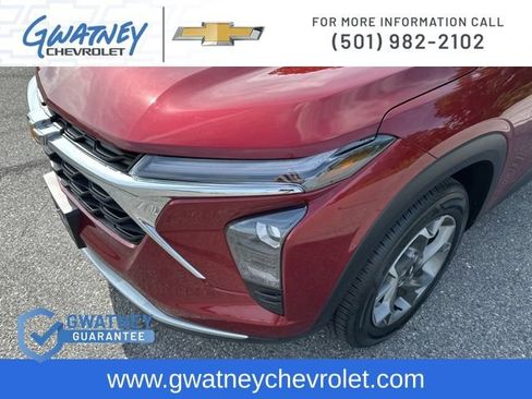 Used 2025 Chevrolet Trax LT w/ LT Convenience Package FWD image 14