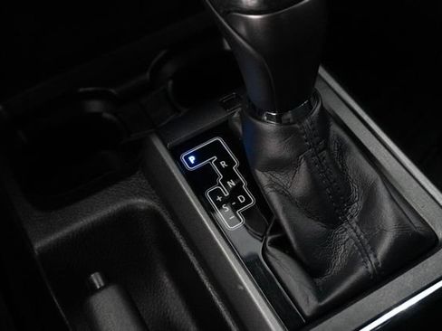 Used 2018 Toyota Tacoma TRD Sport AWD/4WD image 14
