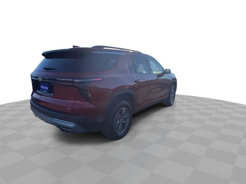 Used 2024 Chevrolet Traverse LT image 8