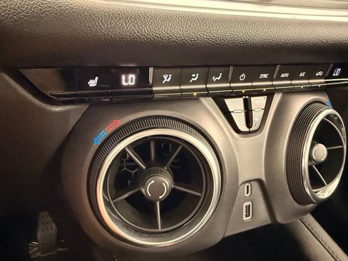 Used 2020 Chevrolet Blazer LT AWD/4WD image 35