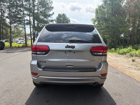 Used 2018 Jeep Grand Cherokee Altitude AWD/4WD image 7