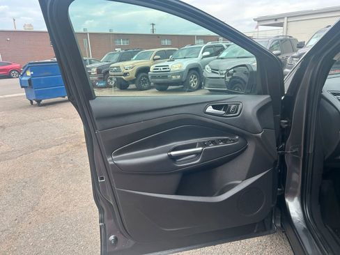 Used 2018 Ford Escape SE w/ SE Sync 3 Package image 9