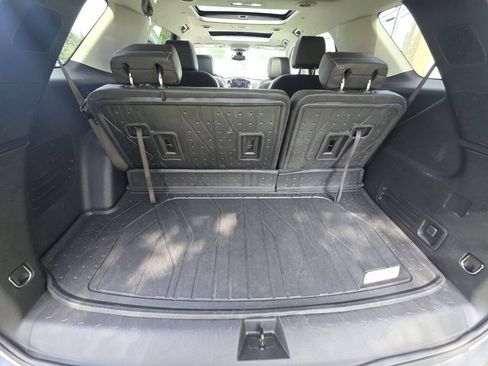 Used 2020 Chevrolet Traverse LT w/ LT Premium Package AWD/4WD image 19