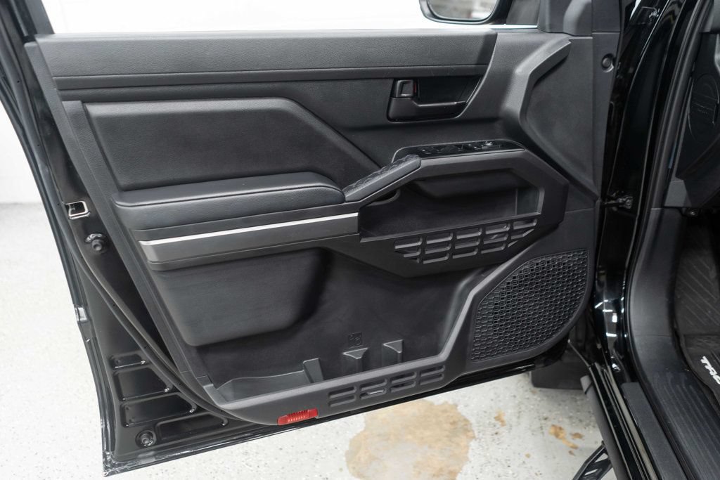 Used 2025 Toyota Tacoma SR5 AWD/4WD image 14