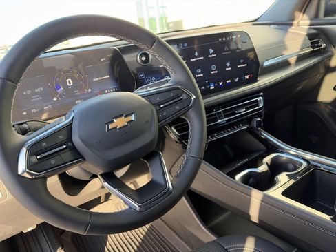 Used 2025 Chevrolet Traverse LT w/ LPO, Floor Liner Package image 18