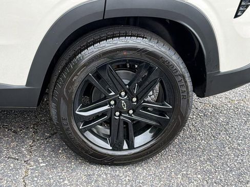 New 2026 Chevrolet Trax ACTIV w/ Sunroof Package FWD image 9