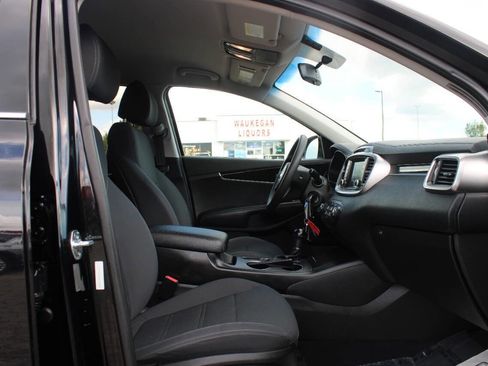 Used 2018 Kia Sorento FWD image 11