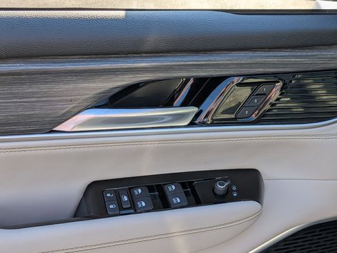 Certified 2024 Jeep Wagoneer Series II image 12