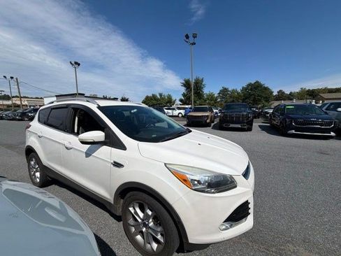 Used 2014 Ford Escape Titanium w/ Equipment Group 401A AWD/4WD image 2