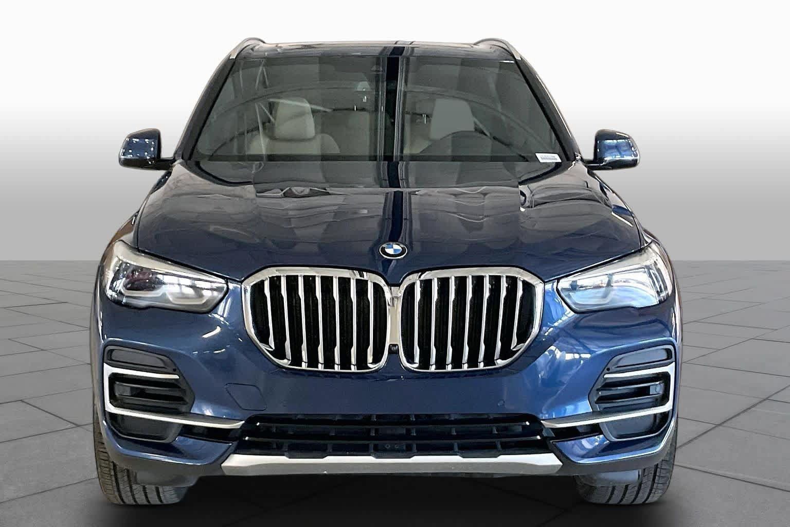 Used 2022 BMW X5 sDrive40i w/ Premium Package RWD image 3