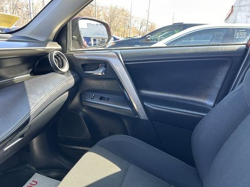 Used 2018 Toyota RAV4 XLE AWD/4WD image 13