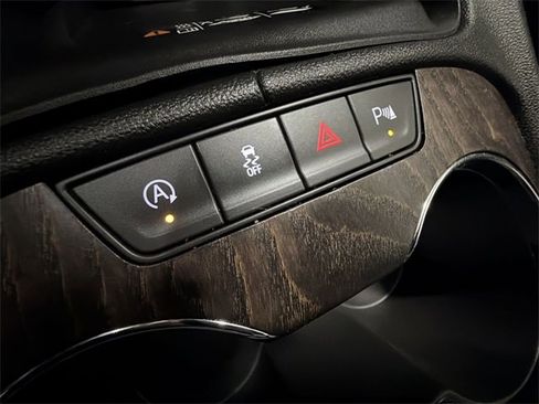 Used 2021 GMC Acadia Denali w/ Denali Technology Package image 33