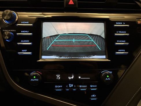 Used 2019 Toyota Camry L image 18