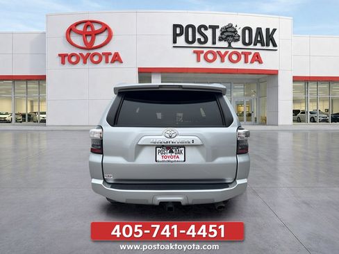 Used 2022 Toyota 4Runner SR5 AWD/4WD image 5
