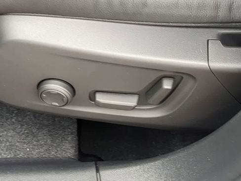 New 2026 Volvo XC40 B5 Plus w/ Climate Package AWD/4WD image 16