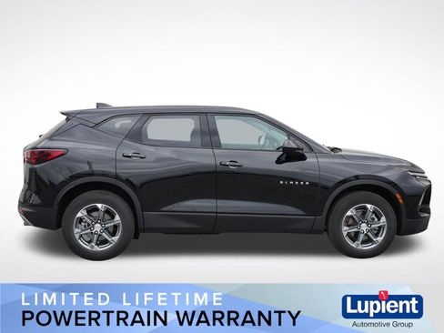 Used 2025 Chevrolet Blazer LT AWD/4WD image 2