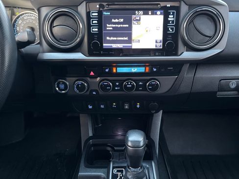 Used 2016 Toyota Tacoma TRD Sport w/ Premium & Technology Package image 12