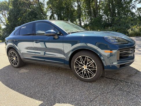 Used 2024 Porsche Cayenne Coupe AWD/4WD image 16