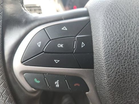 Used 2018 Jeep Grand Cherokee Altitude RWD image 38