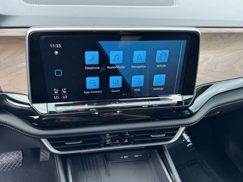 Used 2026 Volkswagen Atlas SE FWD image 23