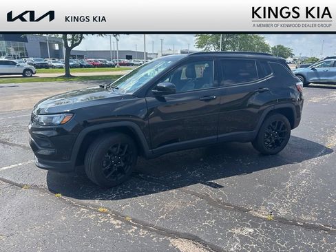 Used 2024 Jeep Compass Latitude w/ Convenience Group AWD/4WD image 15