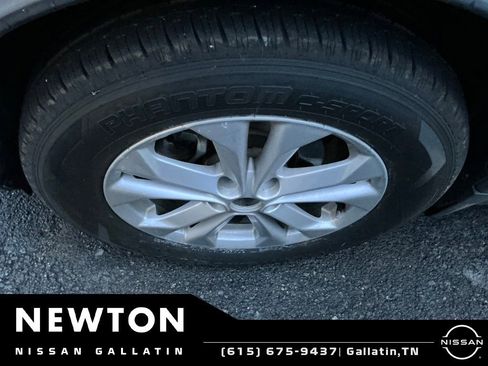 Used 2016 Nissan Rogue SV FWD image 12