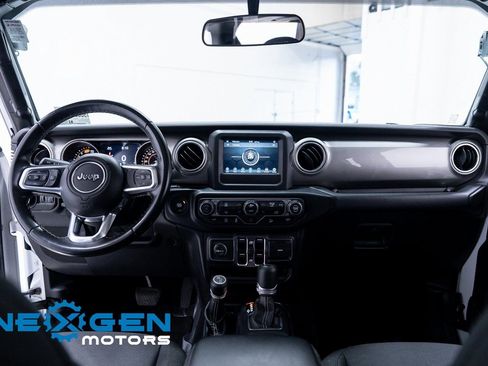 Used 2020 Jeep Wrangler Unlimited Sahara image 7