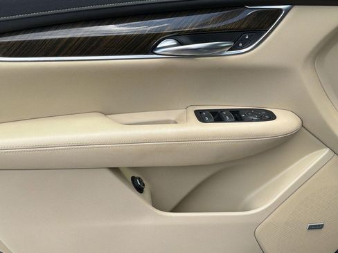 Used 2019 Cadillac XT5 FWD image 13