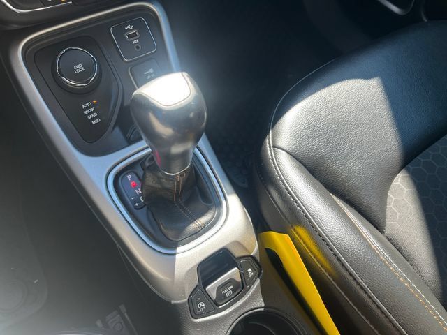Used 2018 Jeep Compass Latitude w/ Popular Equipment Group AWD/4WD image 18