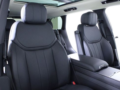 New 2025 Land Rover Range Rover SE image 14