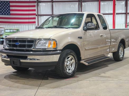 Used 1997 Ford F150 XLT RWD image 1