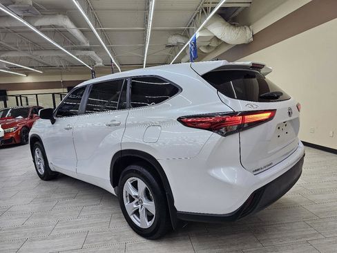 Used 2023 Toyota Highlander LE image 8