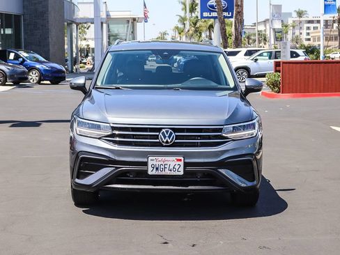 Used 2024 Volkswagen Tiguan SE FWD image 2