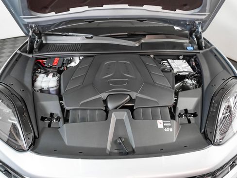 New 2026 Porsche Cayenne image 13