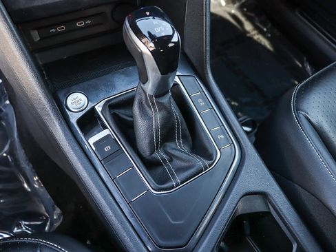 Used 2022 Volkswagen Tiguan SE R-Line image 17