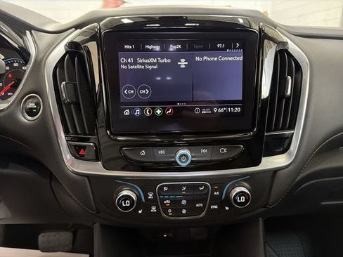 Used 2020 Chevrolet Traverse LT FWD image 16