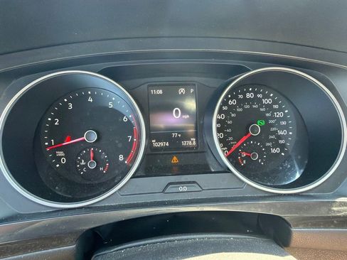 Used 2018 Volkswagen Tiguan SE FWD image 9