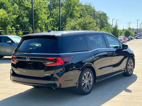 Used 2025 Honda Odyssey Touring image 12