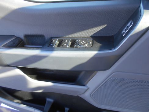 Used 2021 Ford F150 Cloth image 10