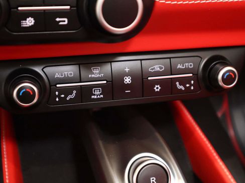 Certified 2020 Ferrari Portofino image 35